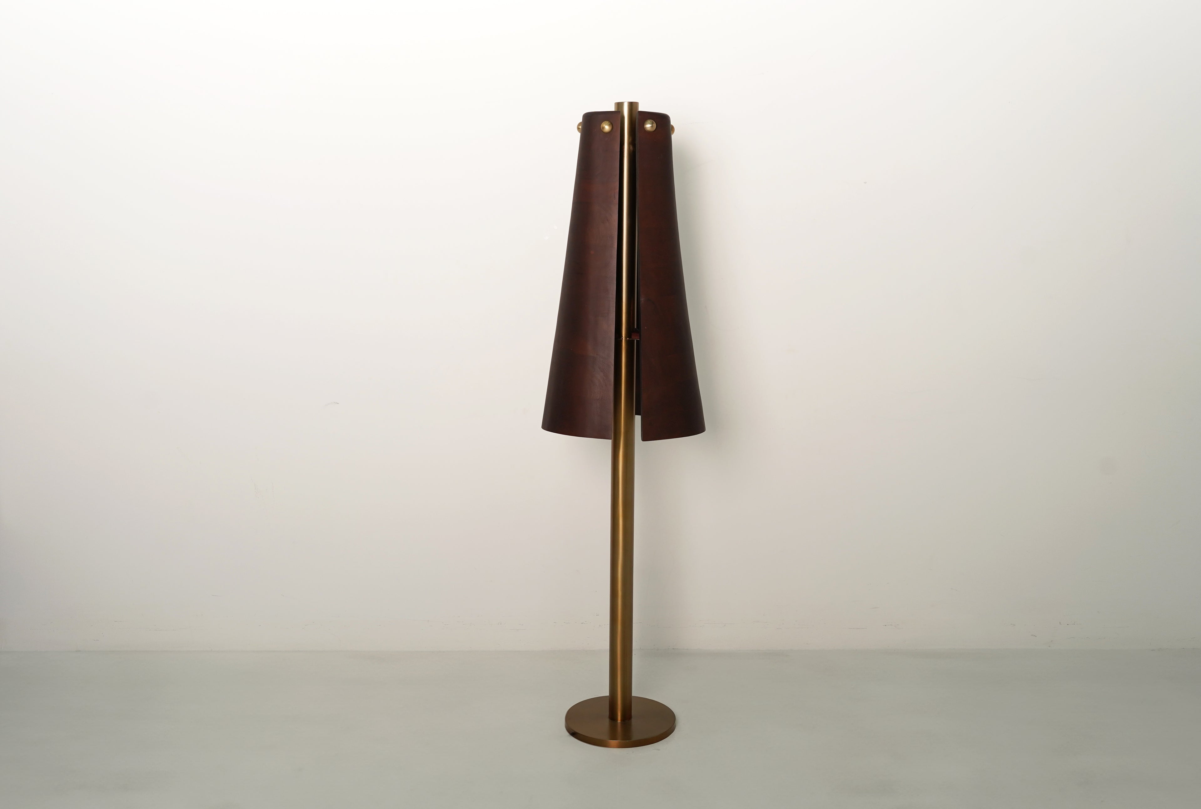 Juthoor Floor lamp